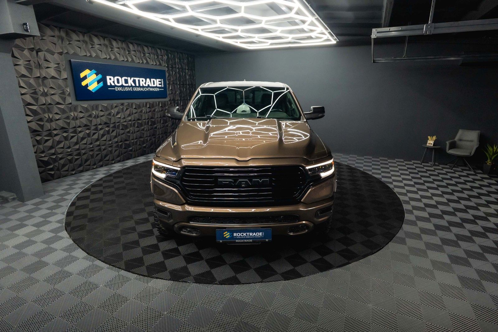 Fahrzeugabbildung Dodge RAM 5.7 V8 HEMI 4x4 OFFROAD Night Limited 19%