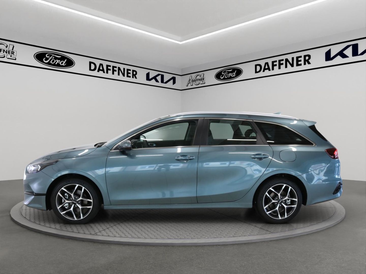 Fahrzeugabbildung Kia Ceed_sw Spirit Panoramadach Memory-Sitze Navi