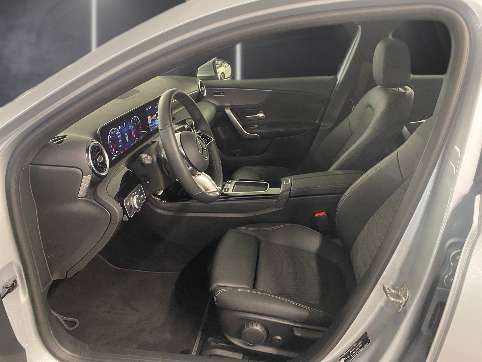 Fahrzeugabbildung Mercedes-Benz A 180 Progressive *LED*Kamera*CarPlay*SHZ*MBUX*