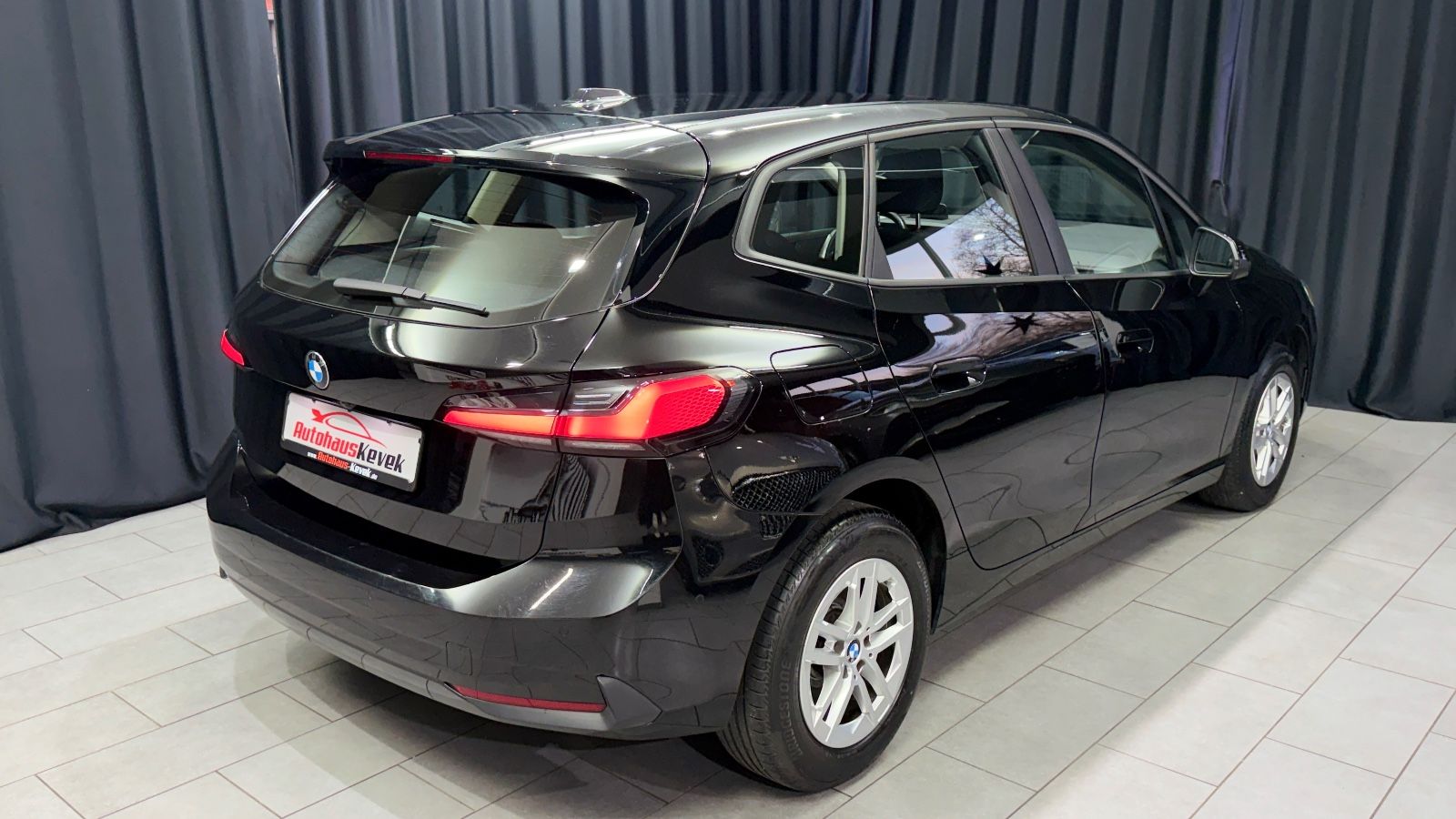 Fahrzeugabbildung BMW 218d Active Tourer|AUTOMATIK|NAVI|HEAD-UP|1.HAND