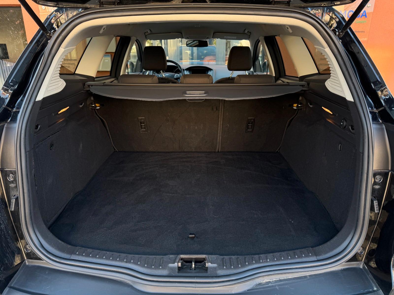 Ford Focus Turnier Titanium - Inkl. Doppel Garantie