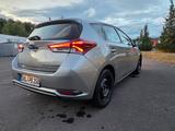 Toyota Auris Hybrid Edition-S 1,8-l-VVT-i Edition-S - Toyota Auris mit Benzin-Antrieb: Automatik