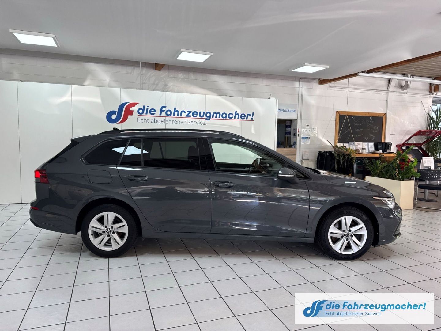 Fahrzeugabbildung Volkswagen Golf VIII Variant Life 2.0 TDI EU6d AHK-klappbar