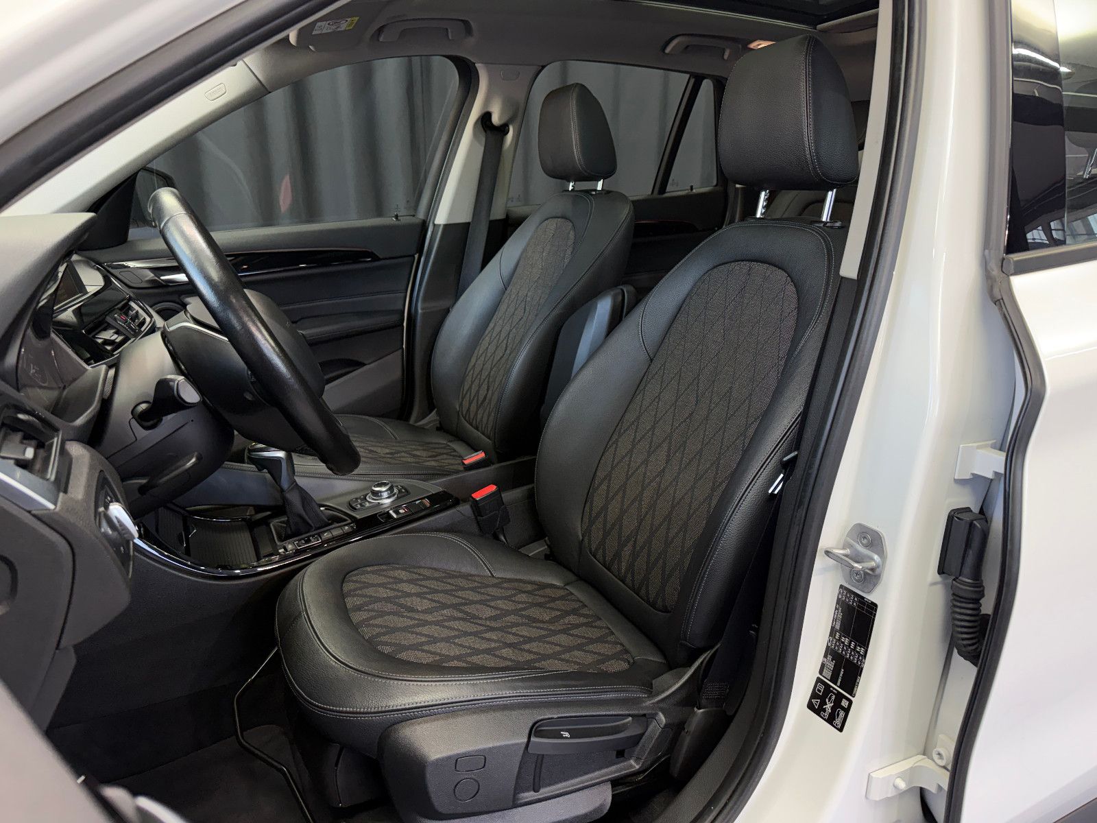 Fahrzeugabbildung BMW X1 xDrive 20 d xLine|AHK|PANO|PDC|NAVI|AUTOMATIK