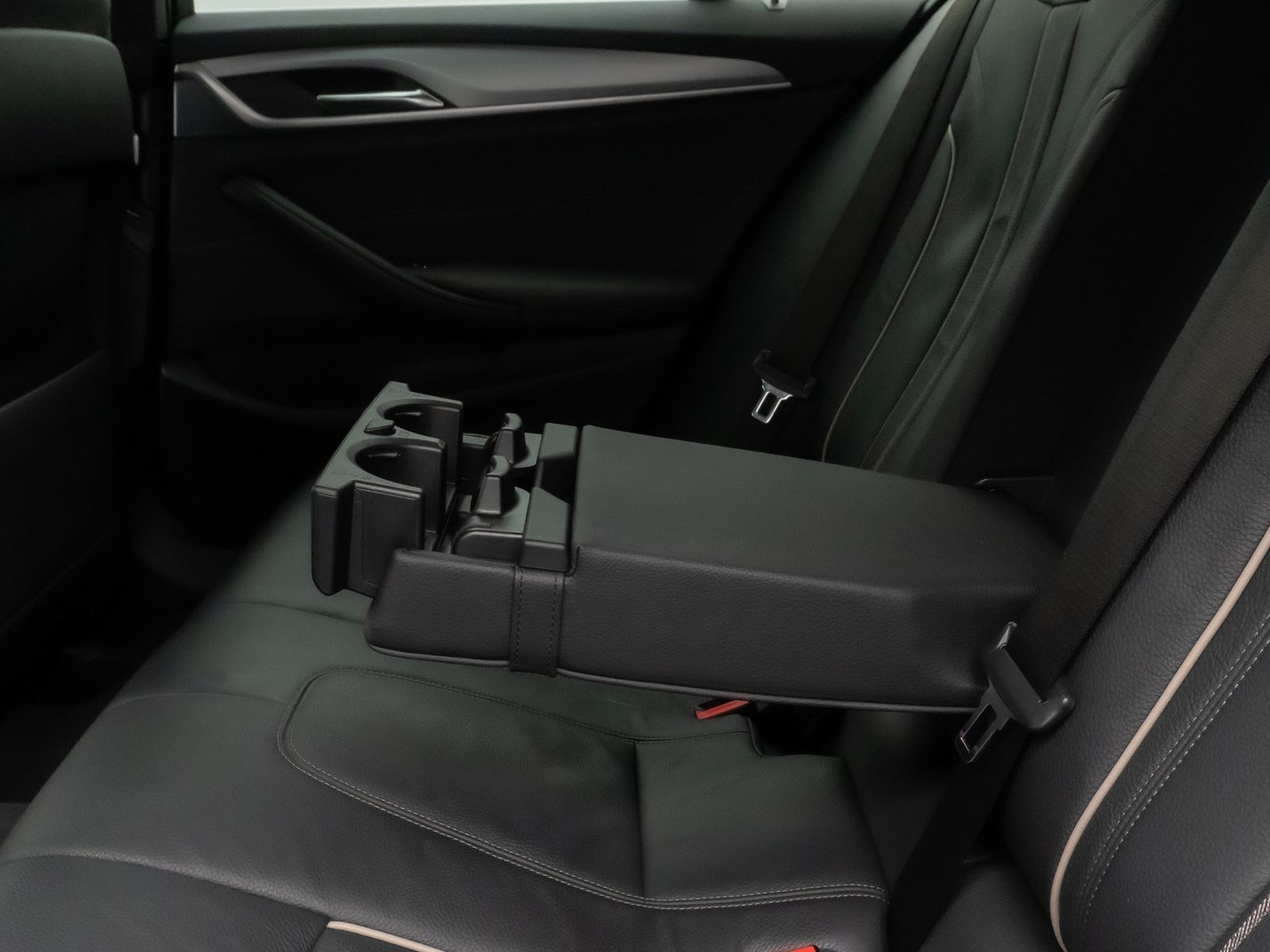 Fahrzeugabbildung BMW 530d Kamera DAB HiFi 4xKlima Leder Sport Alarm