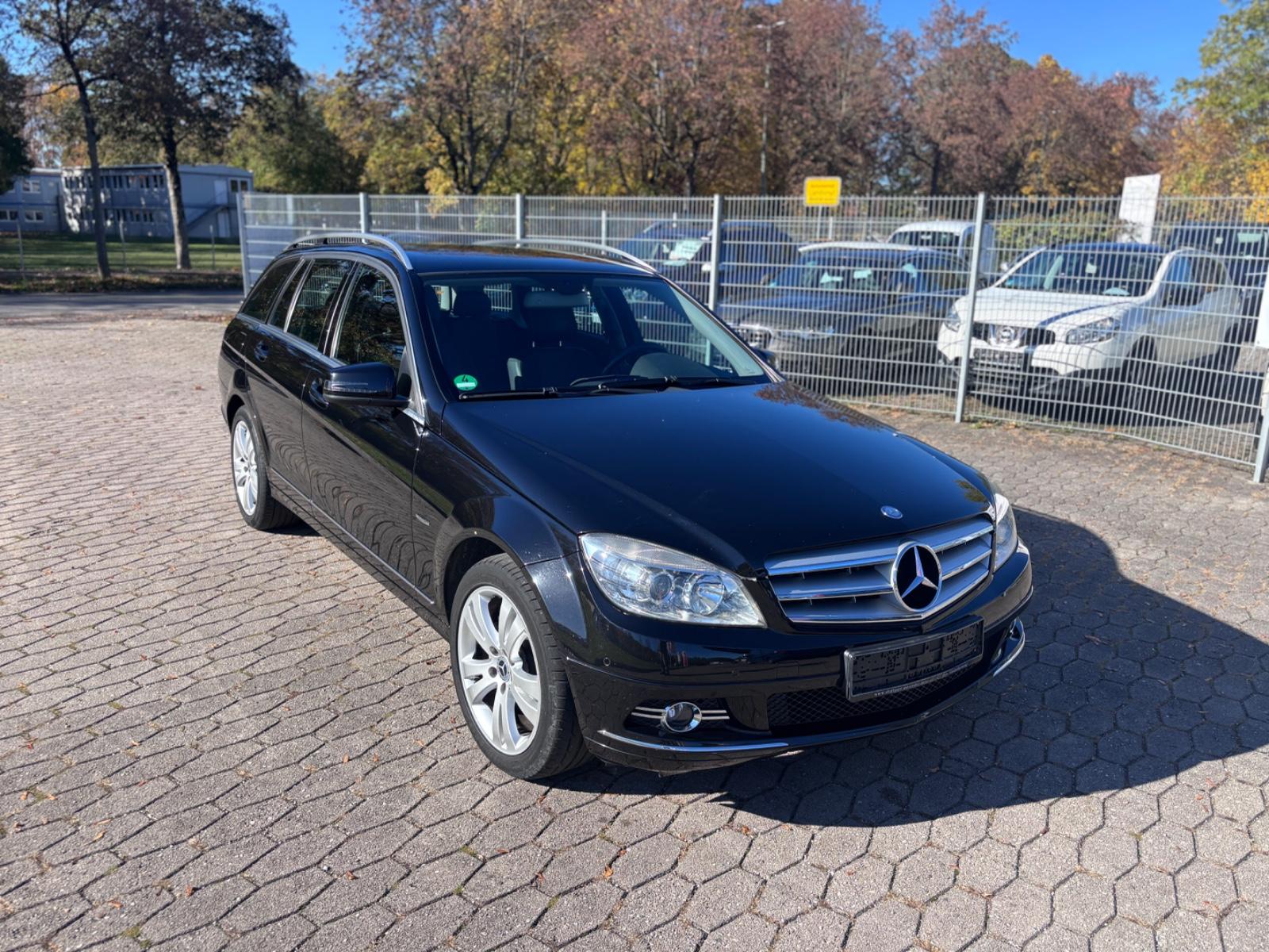 Mercedes-Benz C200 2009 — rear view