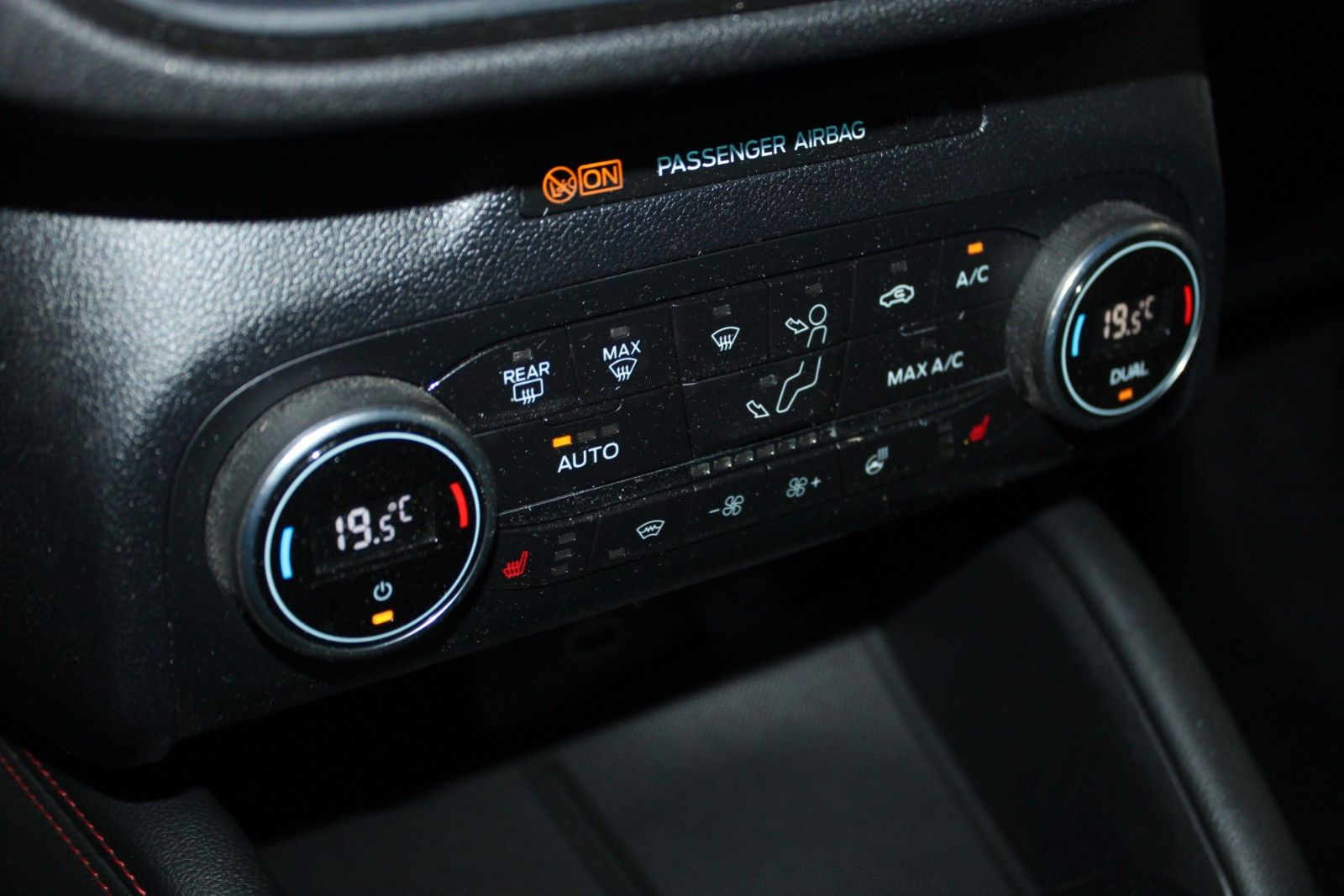 Fahrzeugabbildung Ford Kuga PHEV ST-Line X LED HUD 2xCam ACC WinterPak.