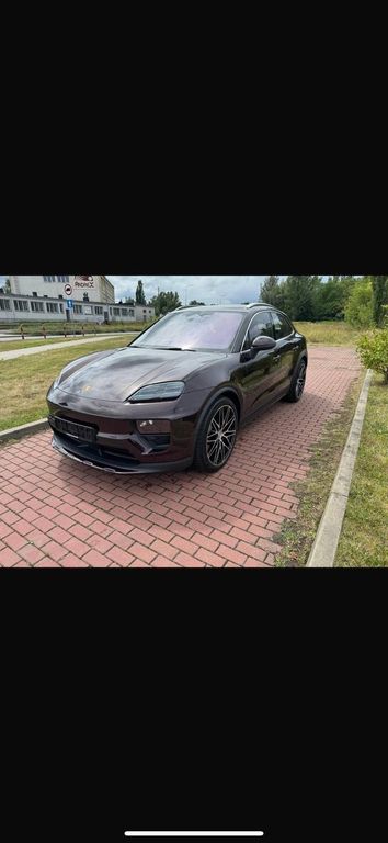 Porsche Macan 4S EV