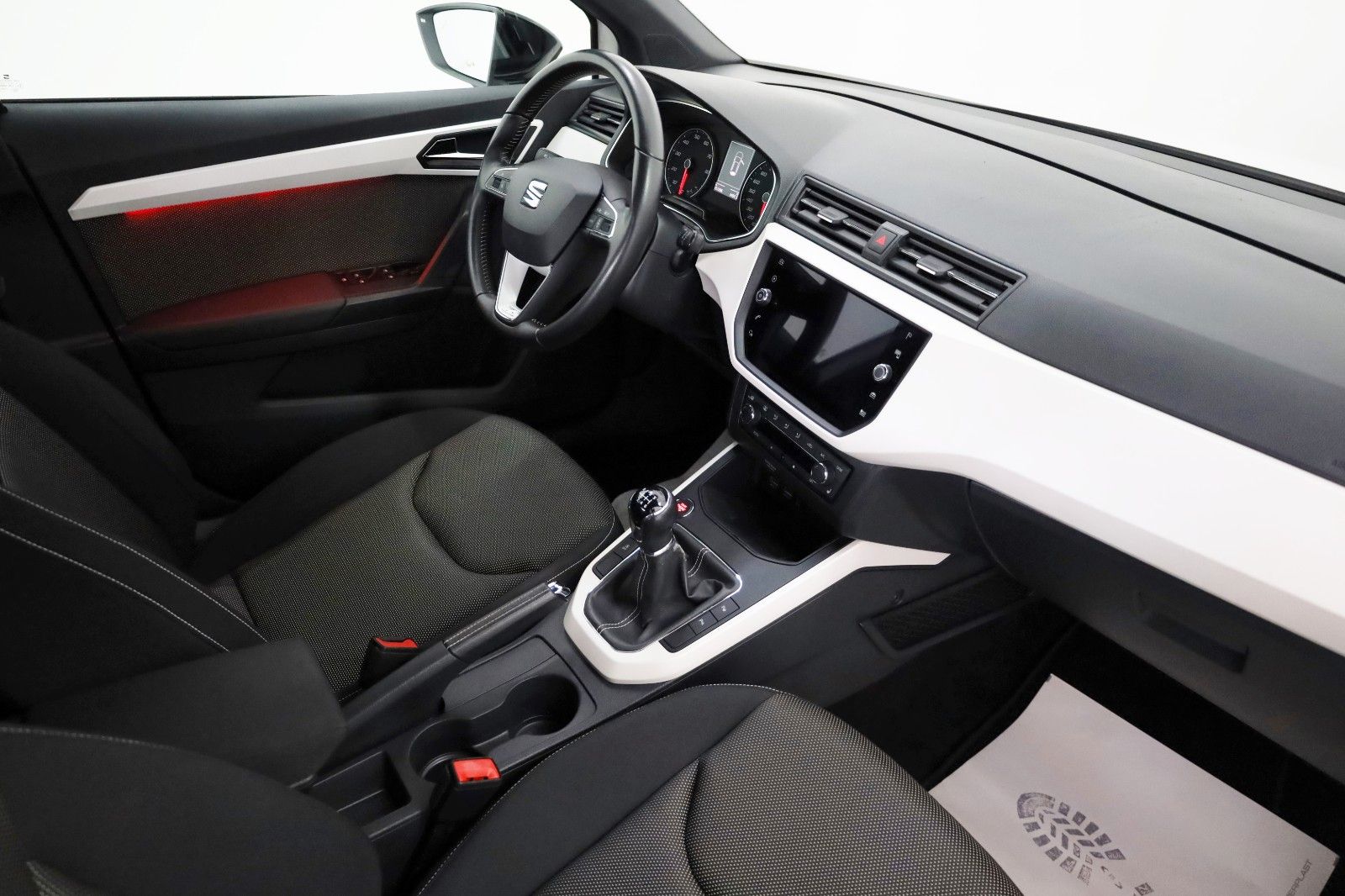 Fahrzeugabbildung SEAT Arona Xcellence Navi,SH,PDC,Kamera,SR+WR