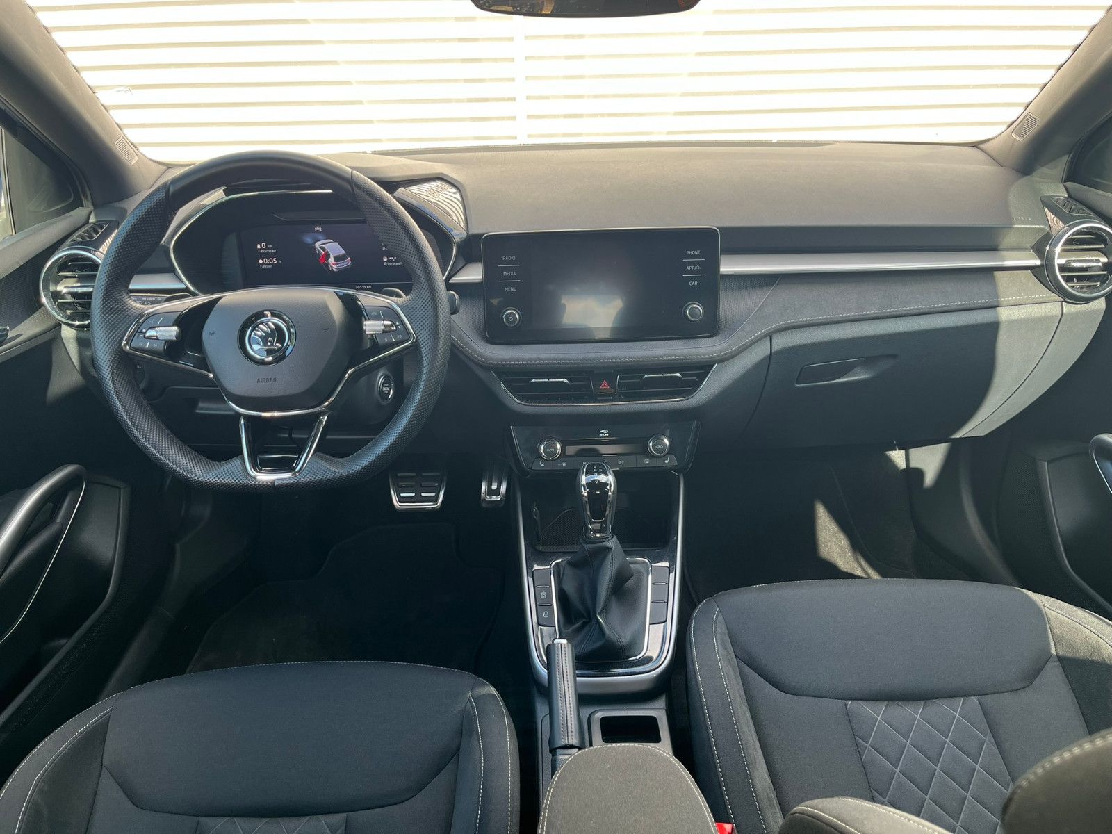 Fahrzeugabbildung SKODA Fabia Style 1.5 TSI DSG Smart-Link Tempomat