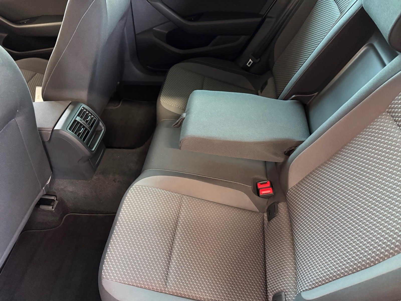 Fahrzeugabbildung Volkswagen Passat Variant 1.5 TSI