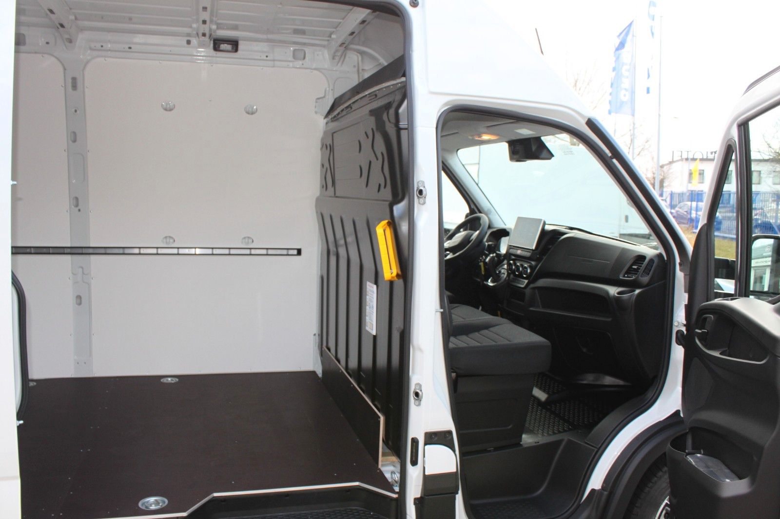 Fahrzeugabbildung Iveco Daily 35S16A8 V MY24  Radstand 3520L