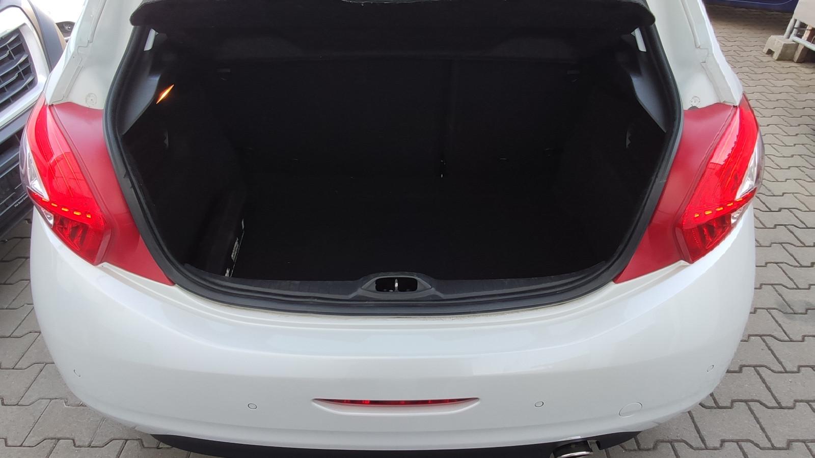 Peugeot 208 Automatik*NAVI*Klimaauto.*SHZ*BT*ALU*Allwett
