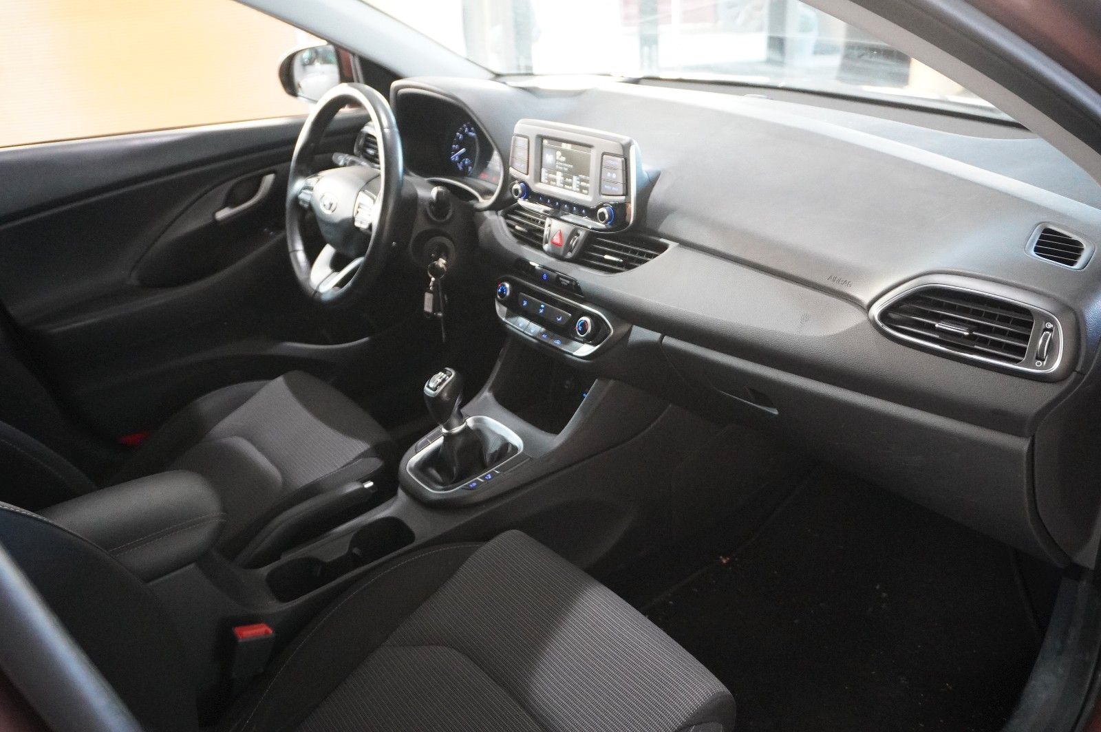 Fahrzeugabbildung Hyundai i30 LIM. 1.0 T-GDI SELECT LED/KLIMA/PDC/TEMP/USB