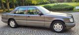 Mercedes-Benz E 200 Oldtimer 1. Hand Classic Data Gutachten 1- - Oldtimer: Limousine