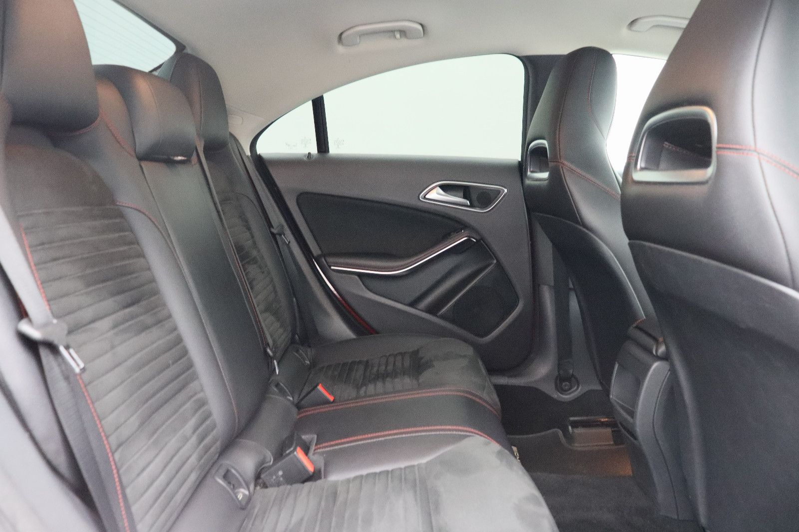 Fahrzeugabbildung Mercedes-Benz CLA 180 AMG-Line LED