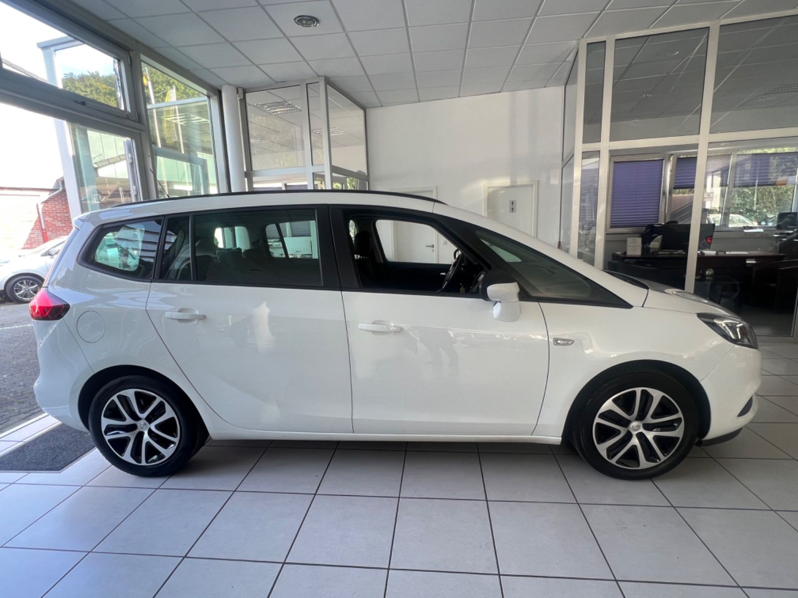 Fahrzeugabbildung Opel Zafira C Edition* Standheizung