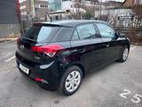 Hyundai i20, Klima,  Allwetter-Reifen, Top Auto, Tüv Neu - gebrauchte Hyundai i20 aus dem Jahr 2017