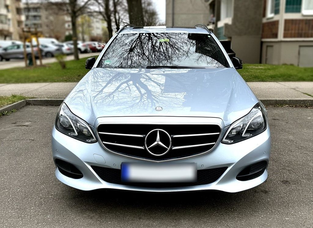 Image of Mercedes-Benz E 220