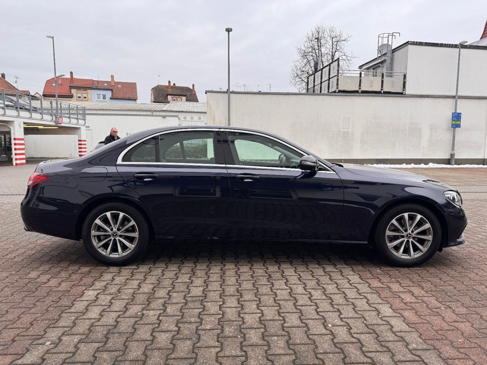 Mercedes-Benz E 220d 9G HUD/GLASDACH/360°/DISTRONIC/BURMESTER foto 4