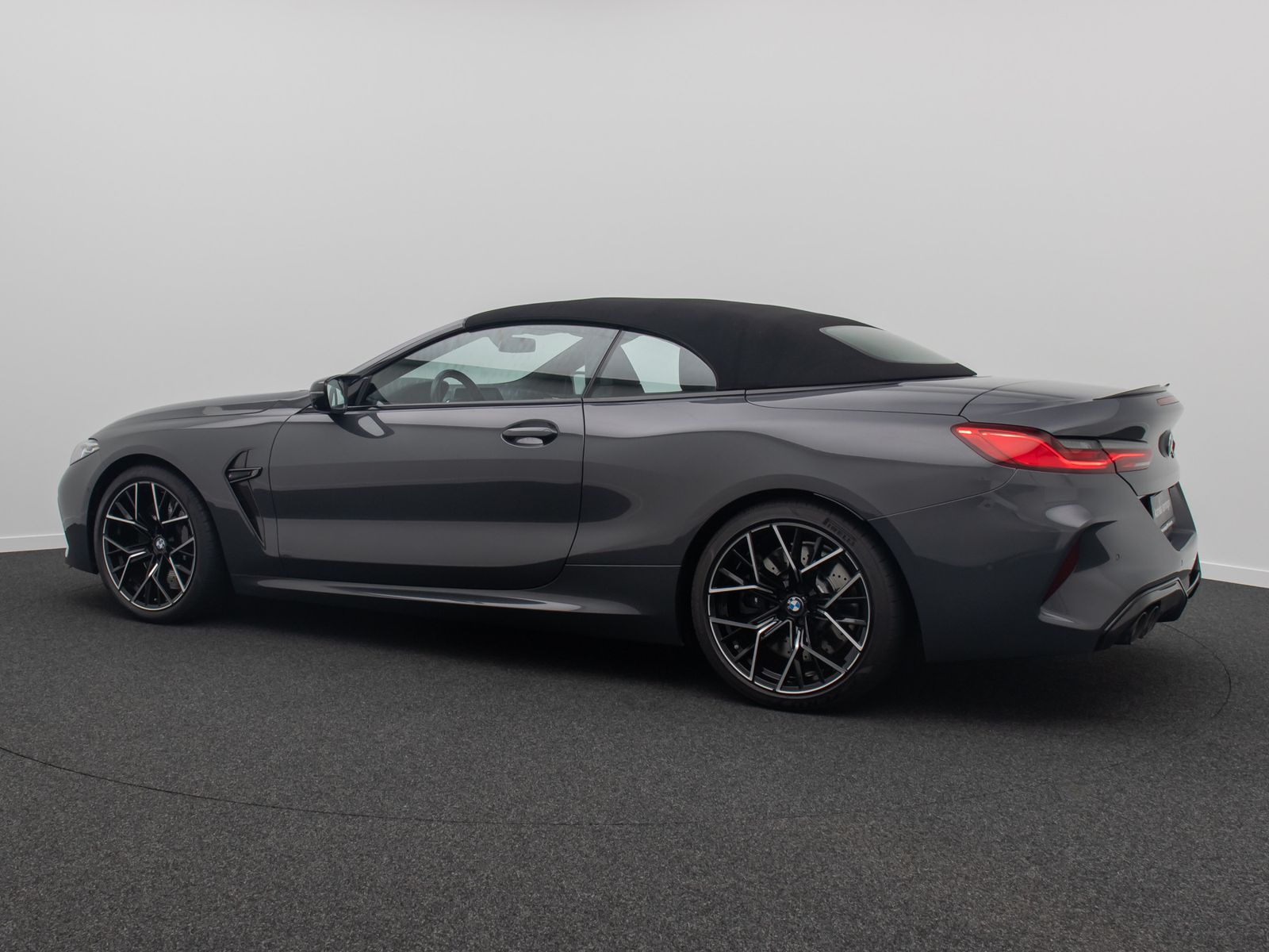 Fahrzeugabbildung BMW M8 Competition xD Cabrio B&W 360°Laser DAB Voll