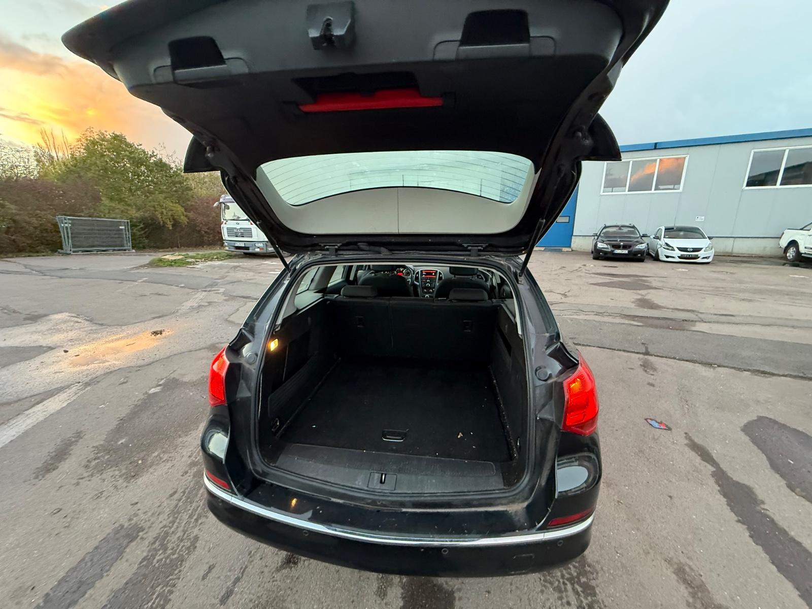 Opel Astra 2015 — photo 25