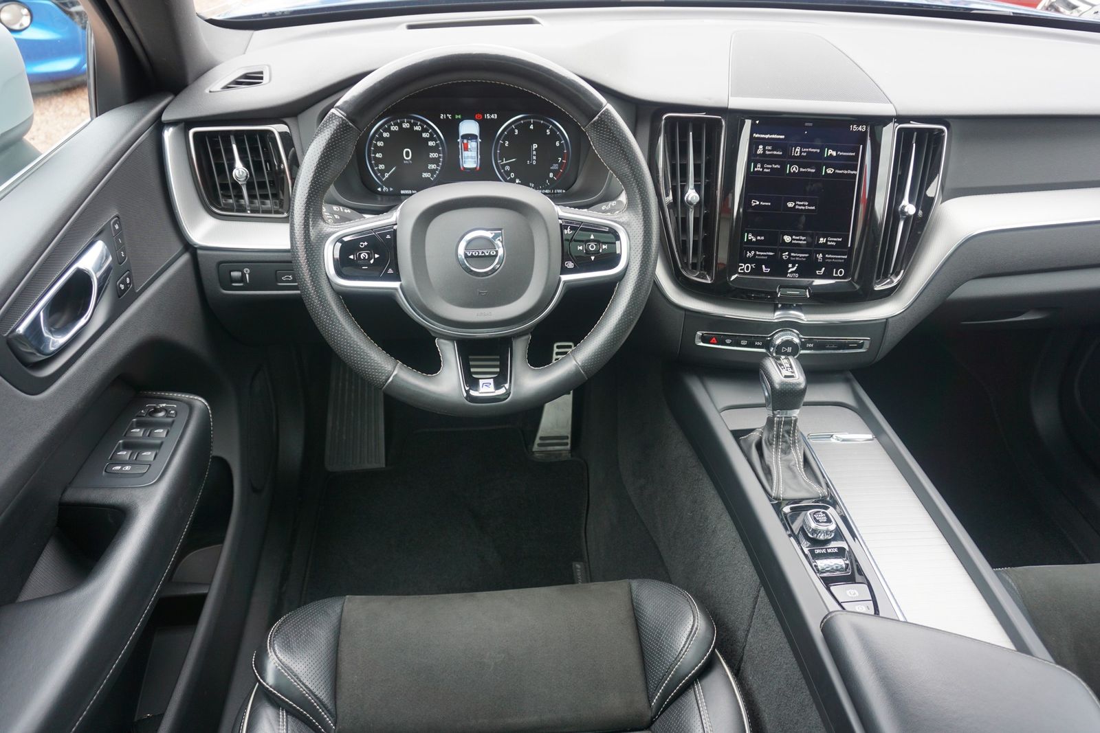 Volvo XC60 2.0 R Design AWD AHK Kamera Keyless Navi foto 9