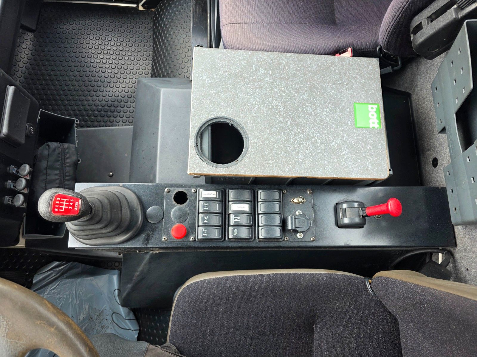 Fahrzeugabbildung Andere Aebi  Schmidt MT 750 Reinex 3m³ AHK