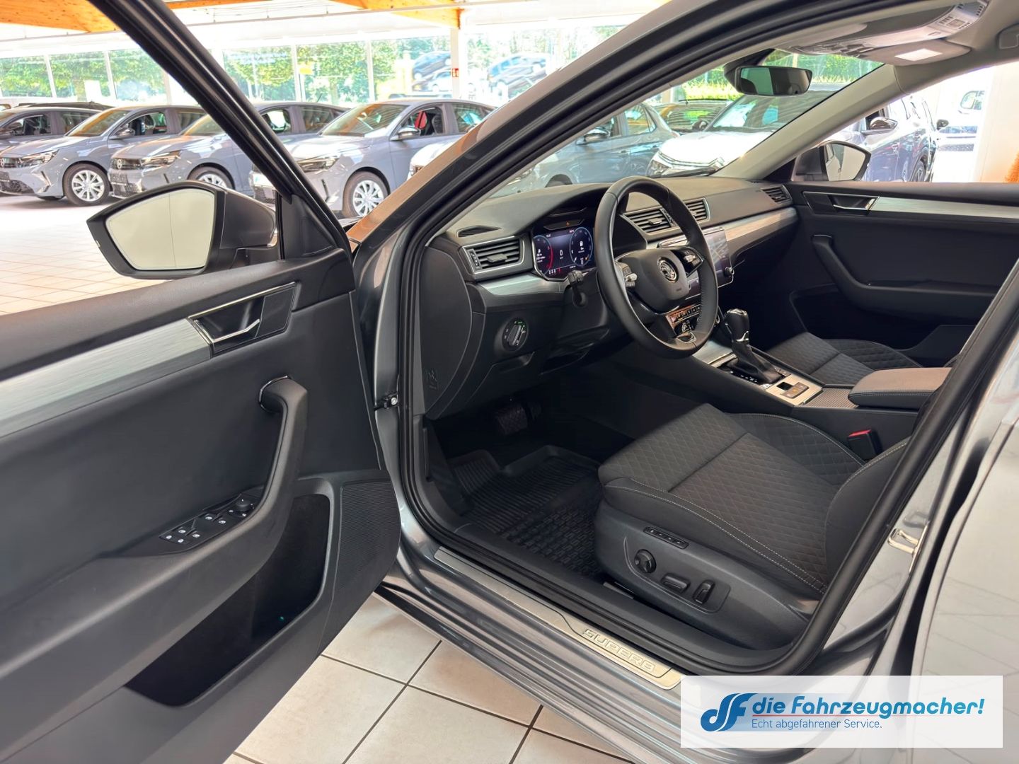 Fahrzeugabbildung SKODA Superb Combi Ambition Digitales Cockpit LED Sper
