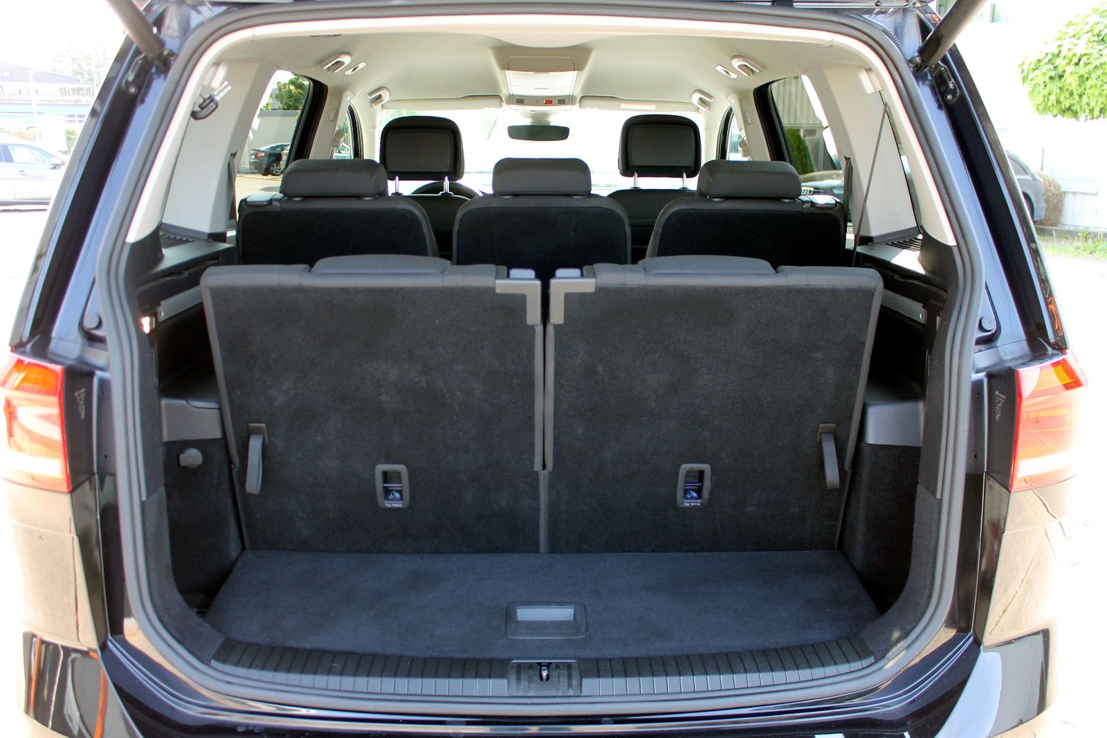 Fahrzeugabbildung Volkswagen Touran Comfortline 2.0TDI 7-Stz. ACC PDC SHZ BT