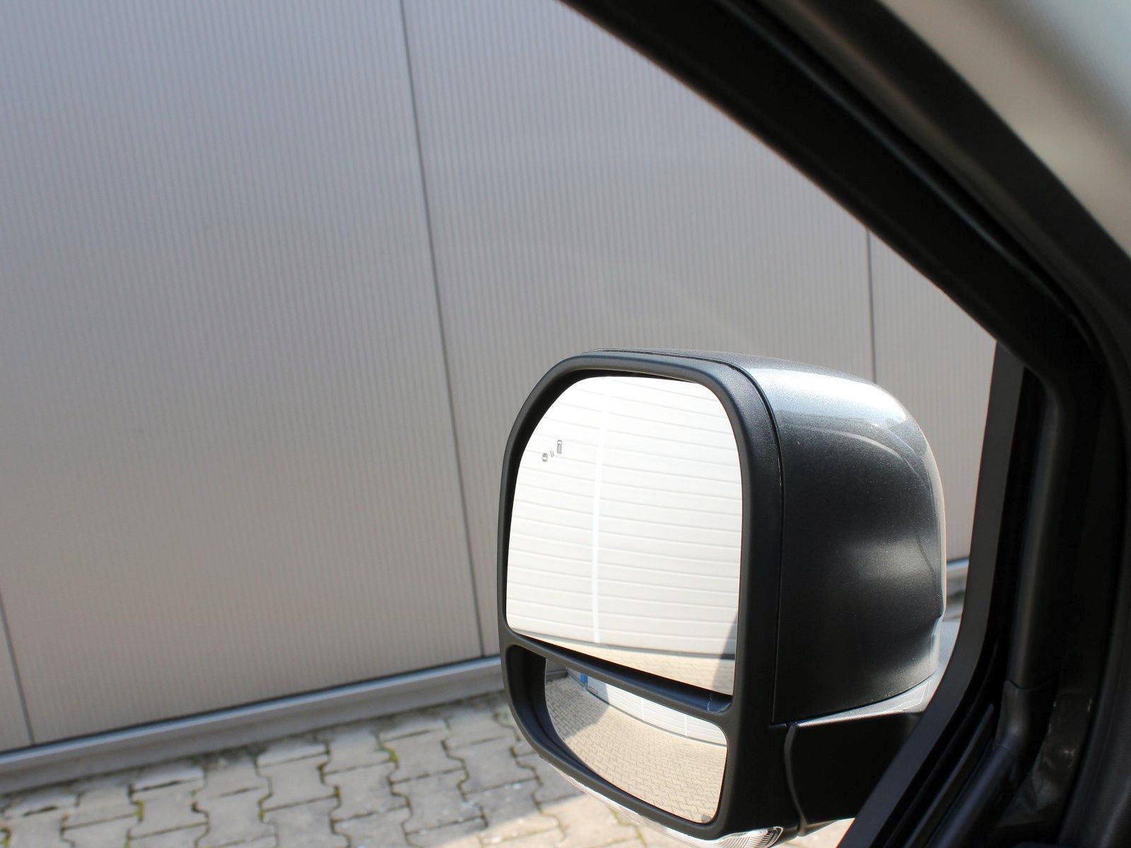 Fahrzeugabbildung Ford Tourneo Custom 320 L1 Tourneo Active FWD Bus