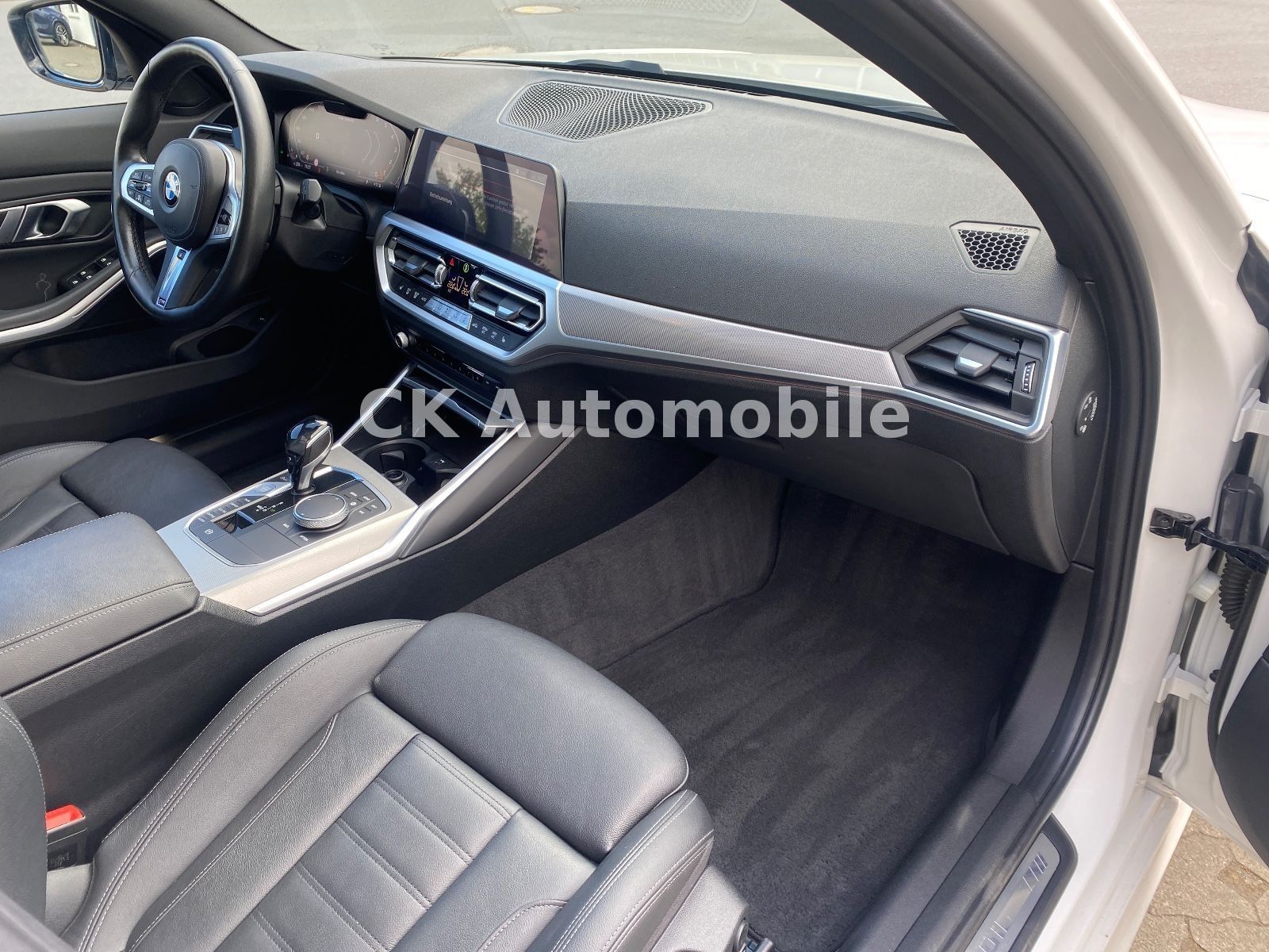 Fahrzeugabbildung BMW M340i Touring xDrive/Navi/HeadUP/Pano/360°