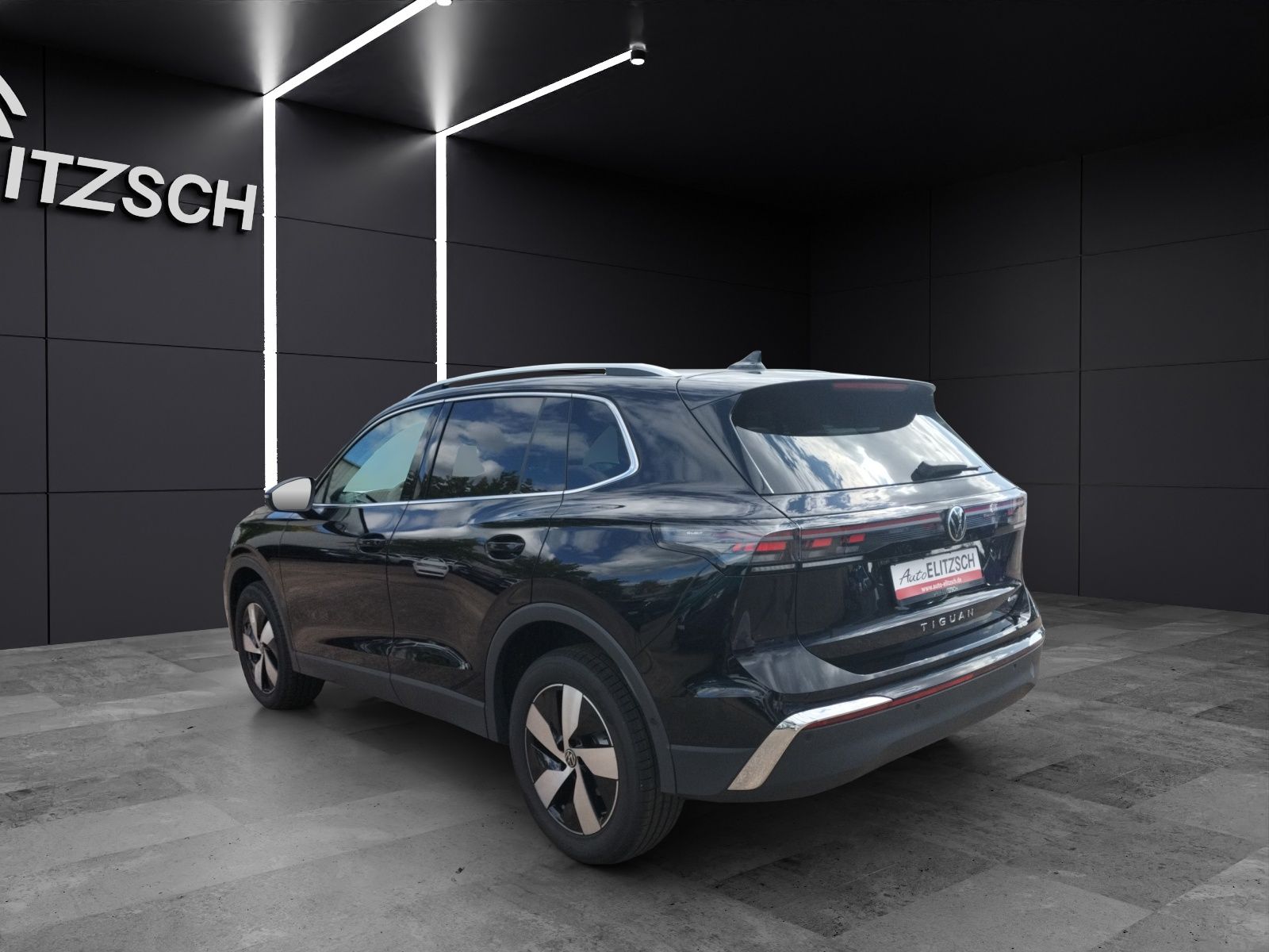Fahrzeugabbildung Volkswagen Tiguan TDI Elegance DSG 4M LED AHK Navi HUD Pano