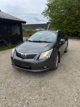 Toyota Avensis Kombi Basis - gebrauchte Toyota Avensis aus dem Jahr 2014