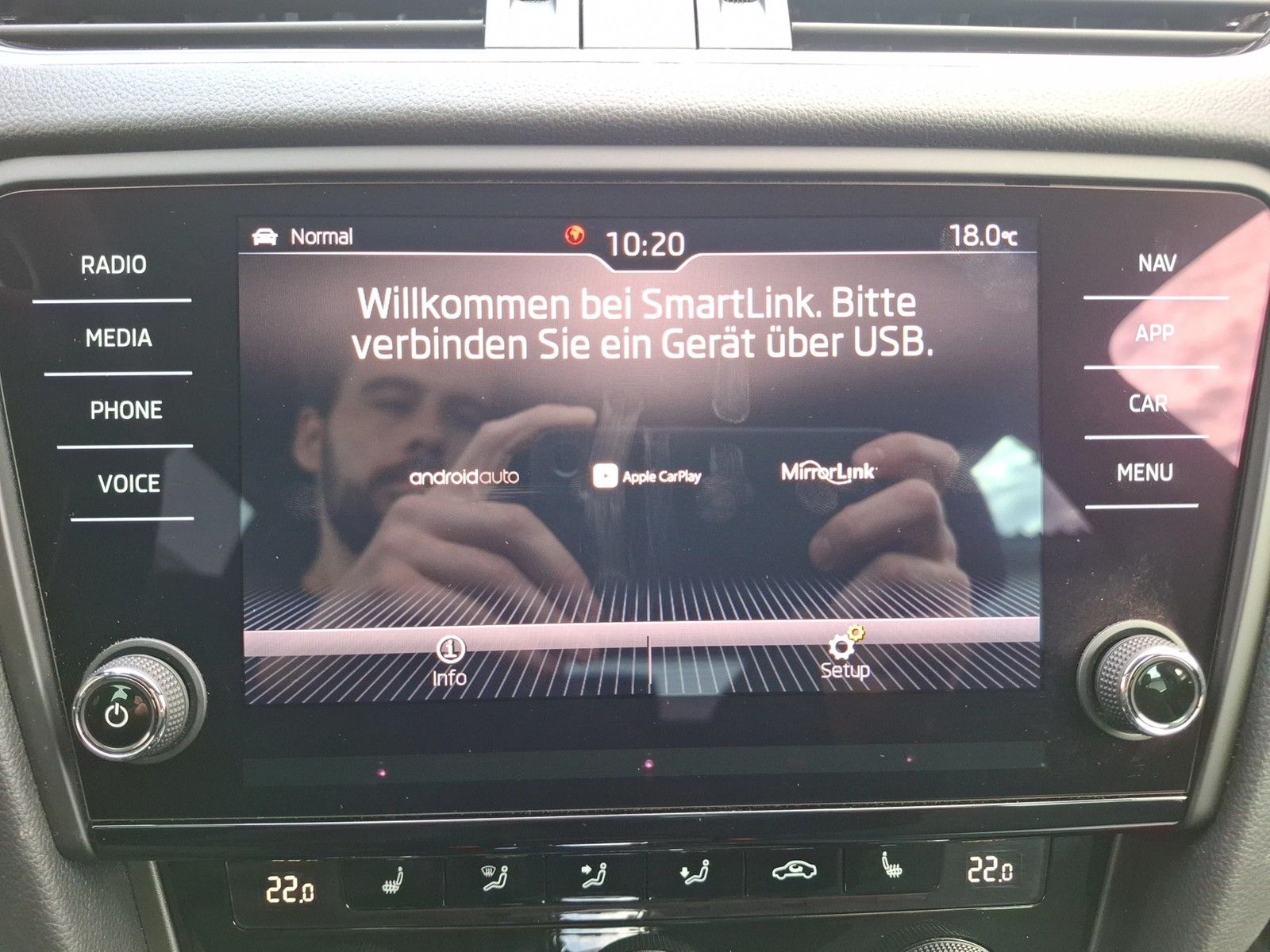 Fahrzeugabbildung SKODA Octavia Combi TSI L&K DSG LED Navi ACC PDC SHZ 1