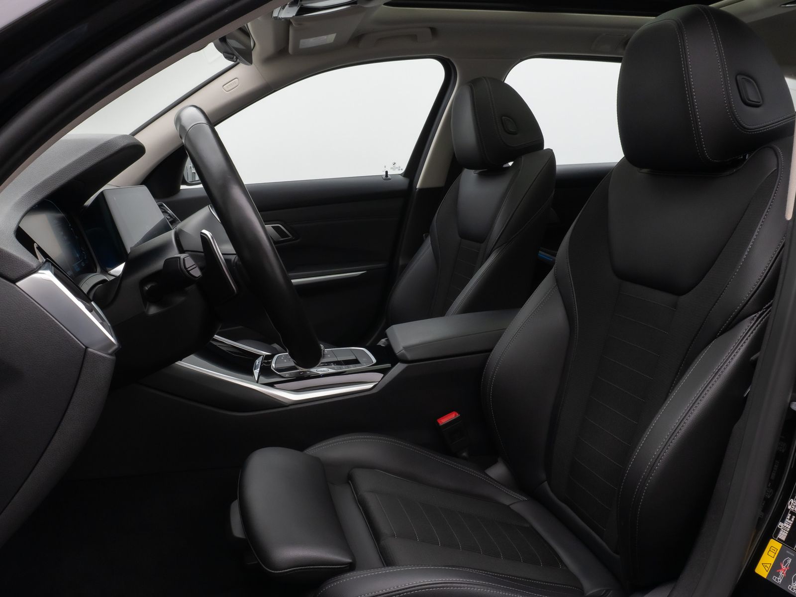 Fahrzeugabbildung BMW 330e xD SportLine Panorama Laser HUD DAB Komfort