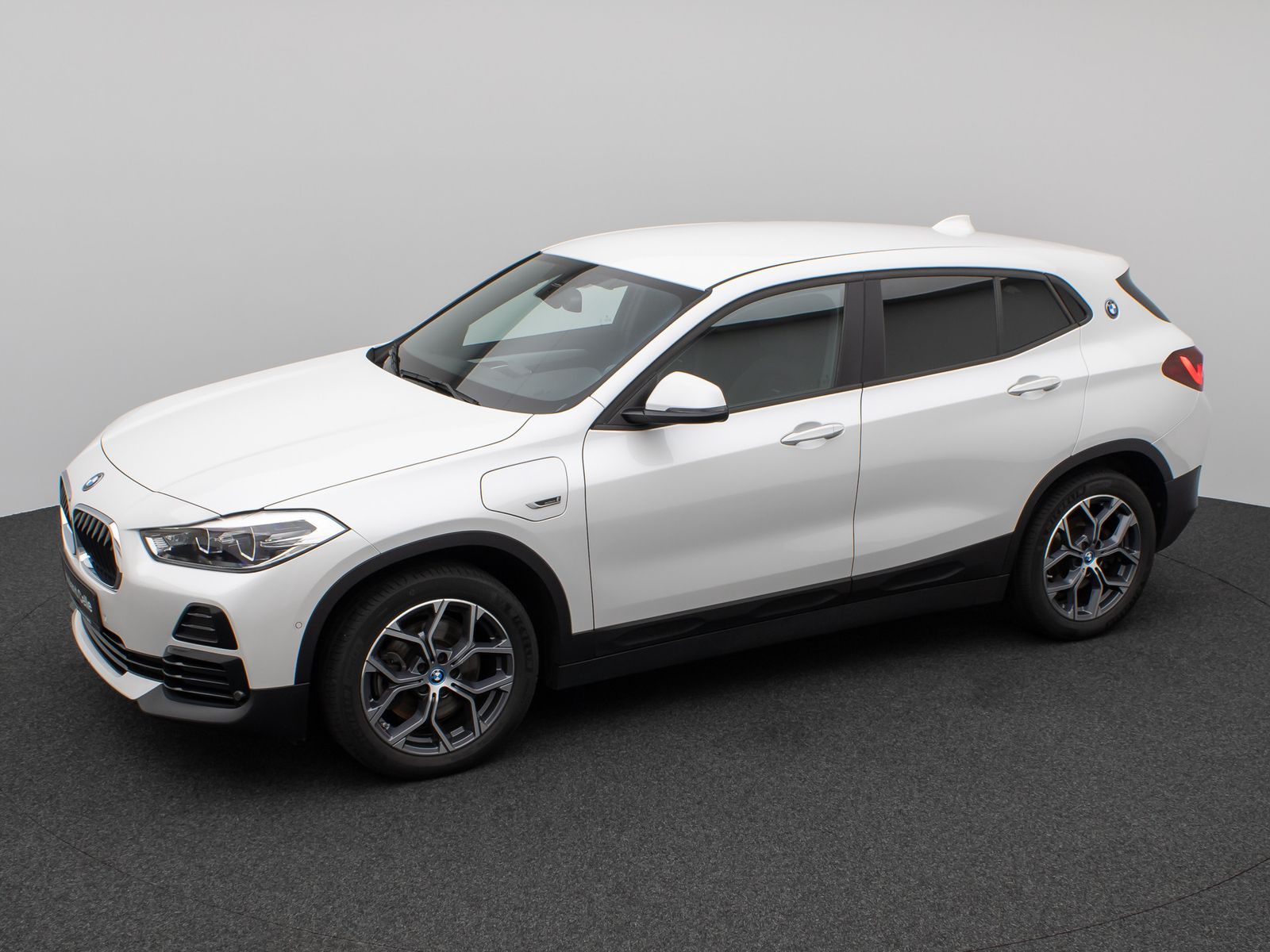 Fahrzeugabbildung BMW X2 xD25e Kamera DAB HiFi Navi Komfort Sport LED