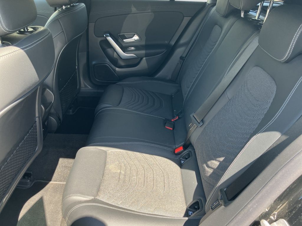 Fahrzeugabbildung Mercedes-Benz CLA 180 d Shooting Brake Progressive*Night Paket