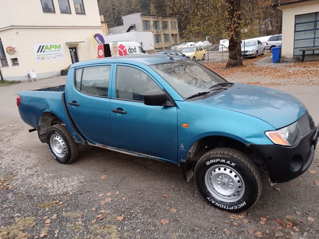 Mitsubishi L200 Invite Doppelkabine 4WD