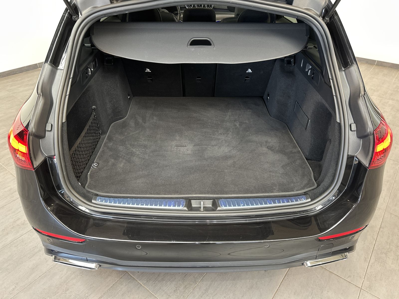 Fahrzeugabbildung Mercedes-Benz C 220d T Edition AMG Line NAV+LED+PANO+BURMESTER