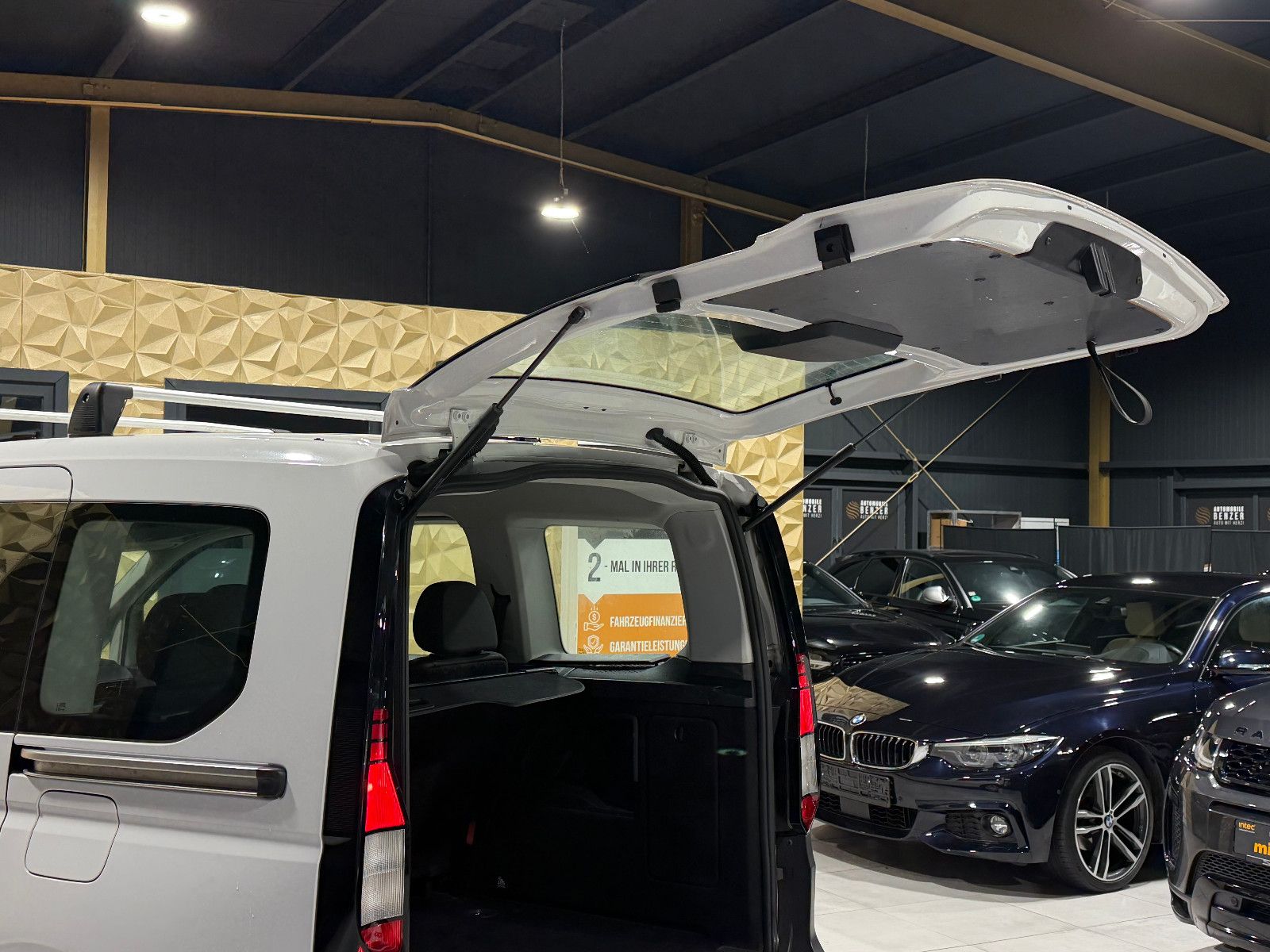 Fahrzeugabbildung Volkswagen Caddy  BLUETOOTH/AUTO-HOLD/ACC/TEMPOMAT/