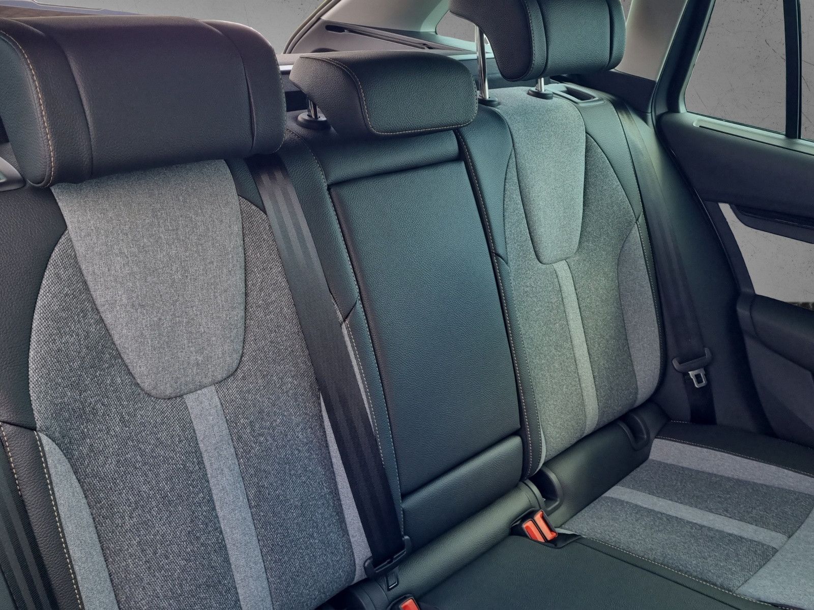 Fahrzeugabbildung SKODA Octavia Combi Tour 2.0 TDI AHK Licht&Sicht+ Win+
