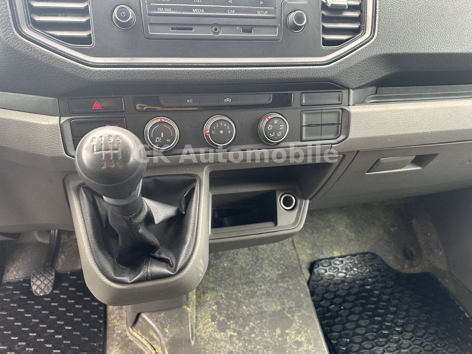 Fahrzeugabbildung Volkswagen Crafter Pritsche/Plane 35 lang FWD/Motorschaden