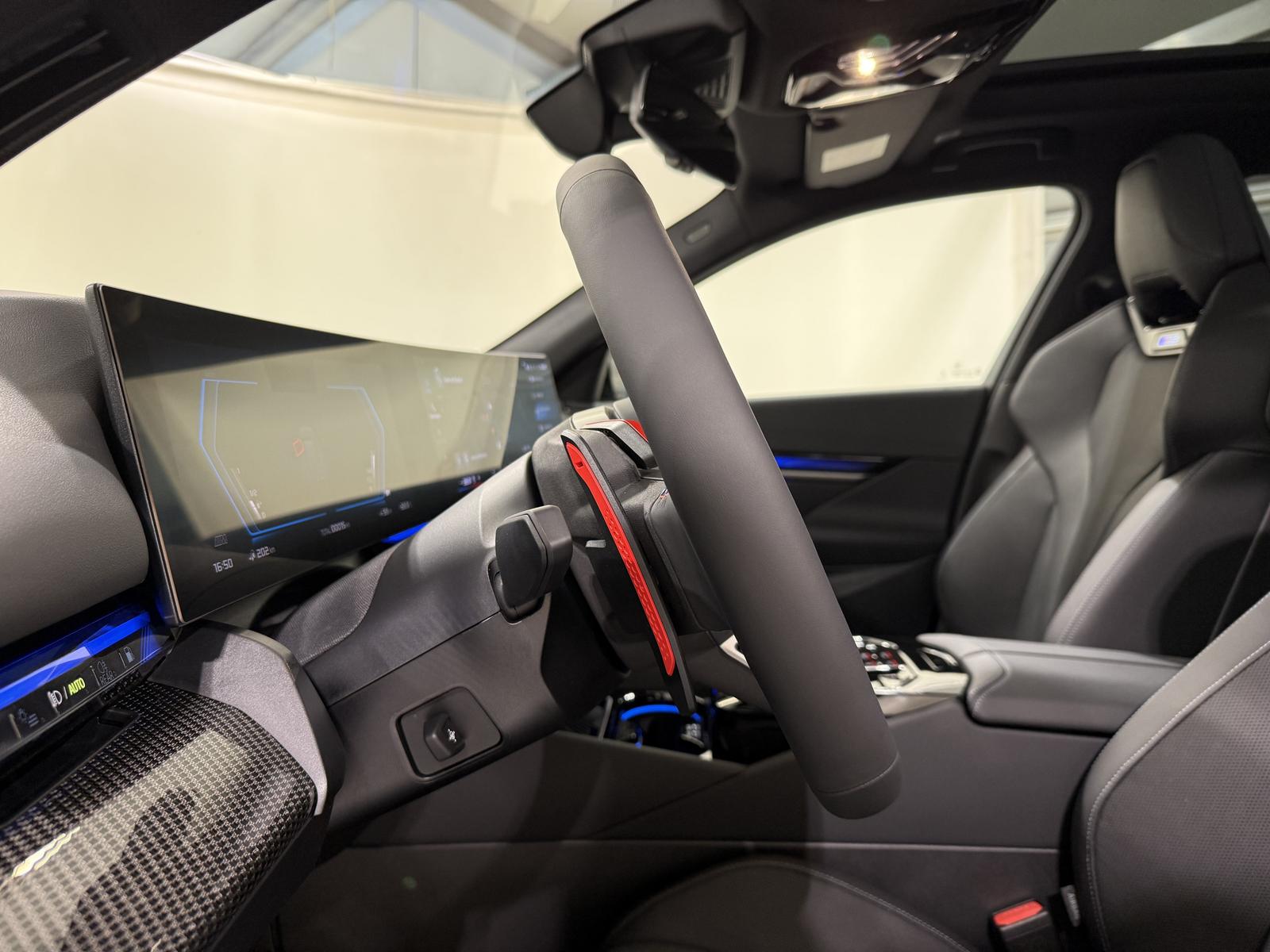 BMW M5 Touring Vmax ACC 360 AHK B&W Pano