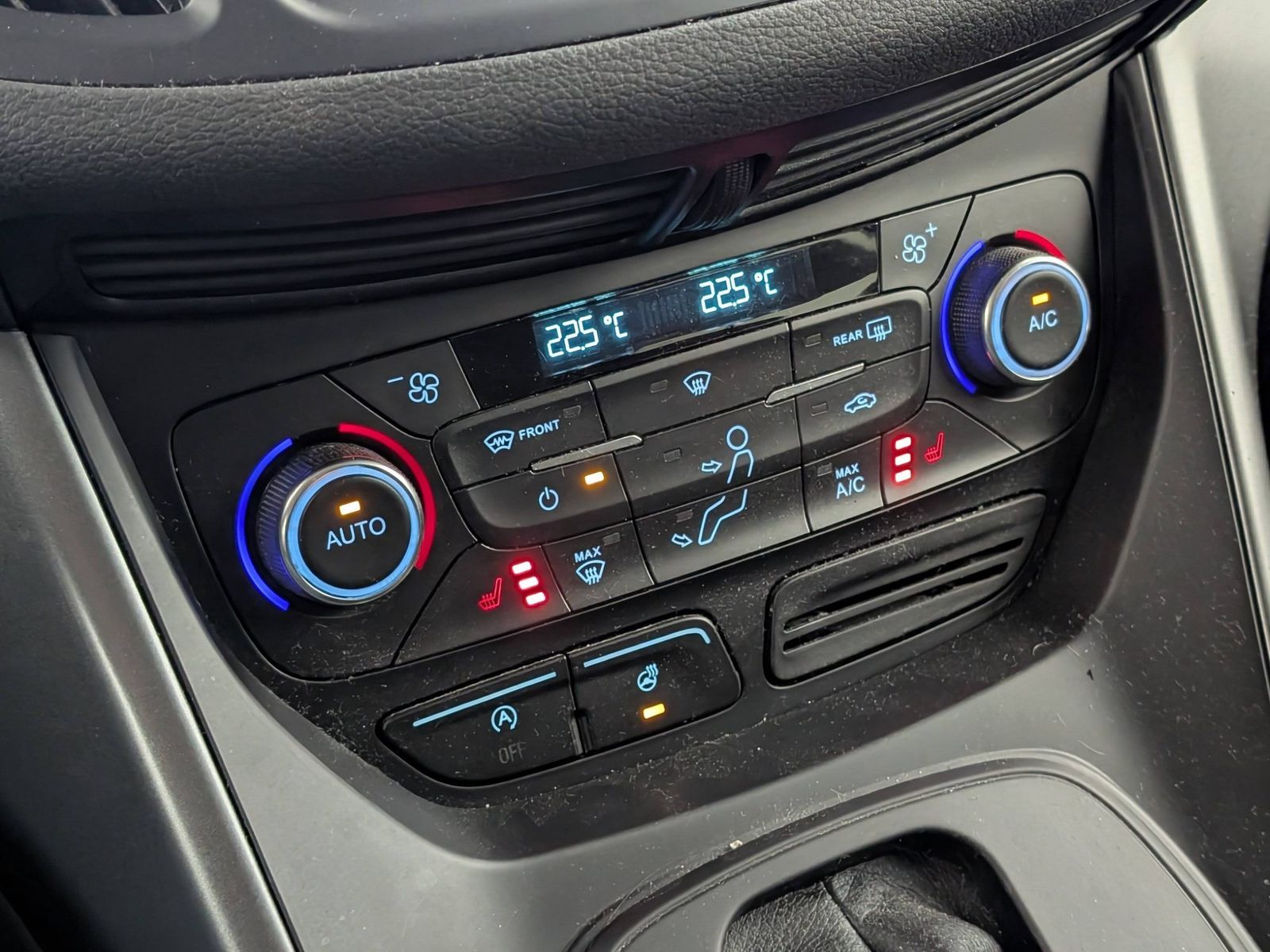 FORD Kuga  2.0 TDCi Cool &amp; Connect Navi Allwetter – Bild 12