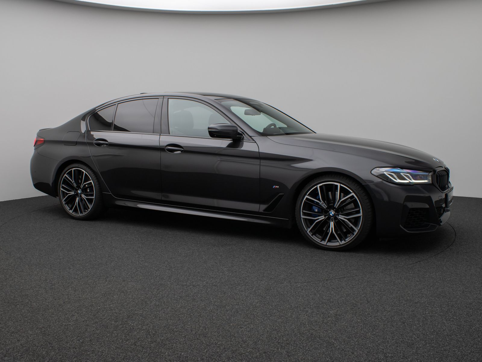Fahrzeugabbildung BMW M550i xD Laser SoftClos 360°HUD DAB H/K DisplKey