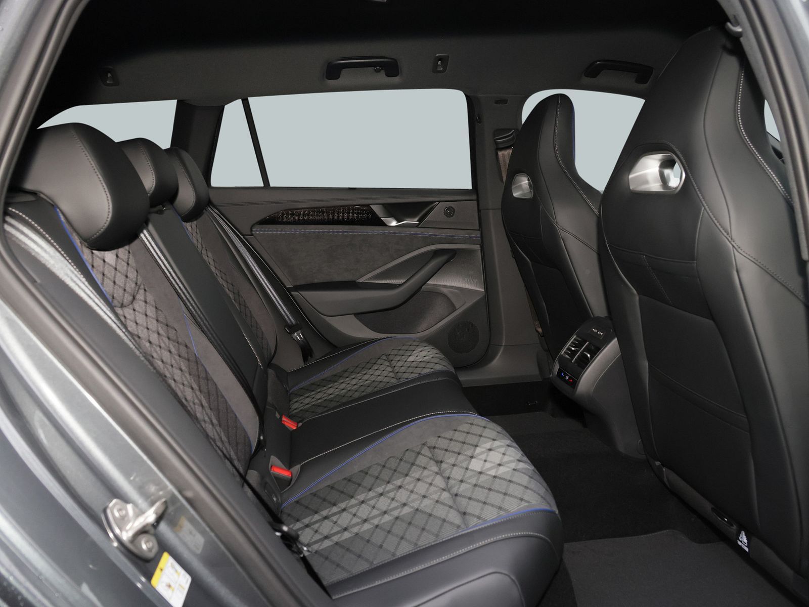 Volkswagen Passat Variant - Bild 14