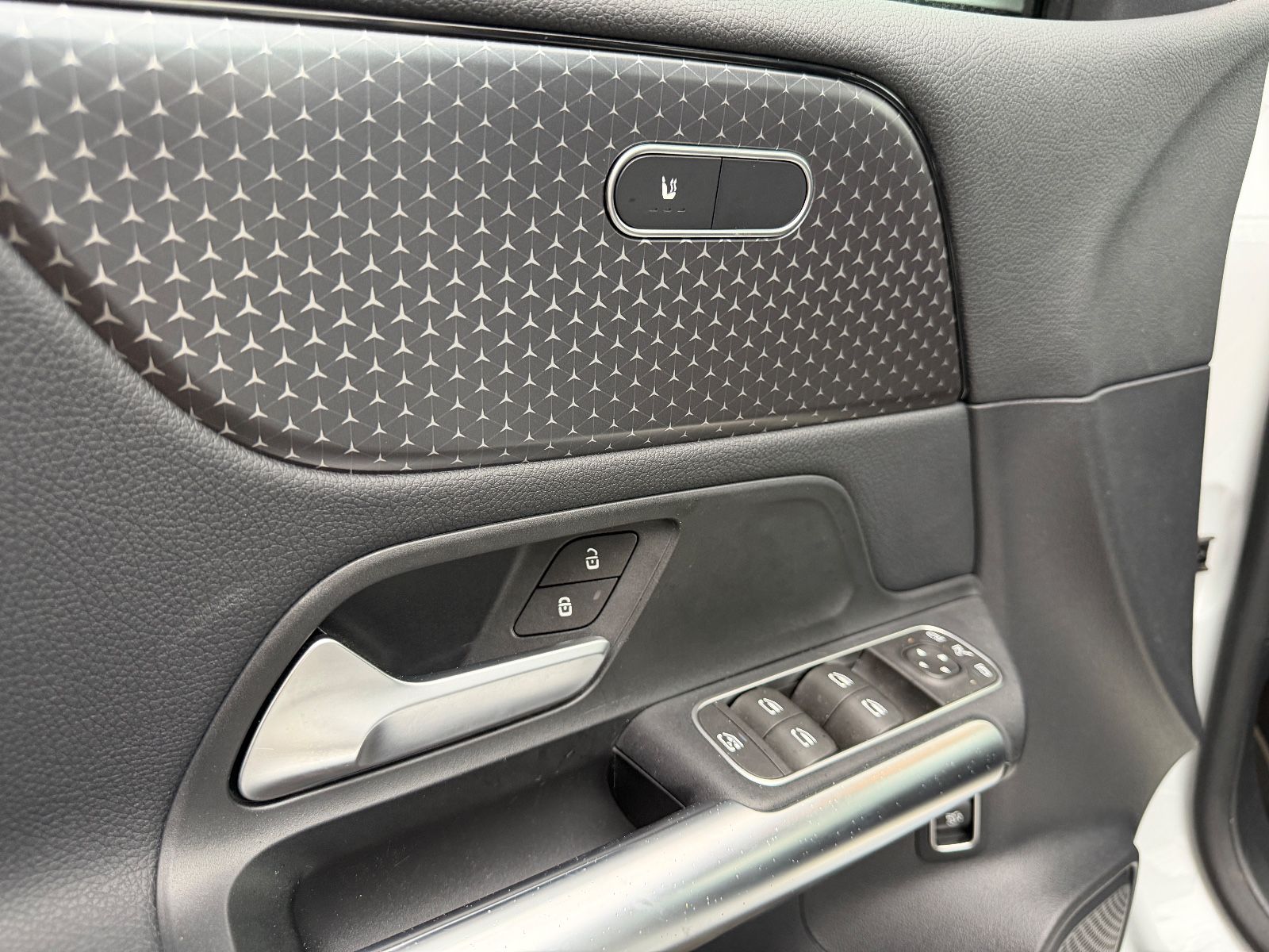 Fahrzeugabbildung Mercedes-Benz B 200 MULTIBEAM*TEMPO*KAMERA*AHK*WIDESCREEN