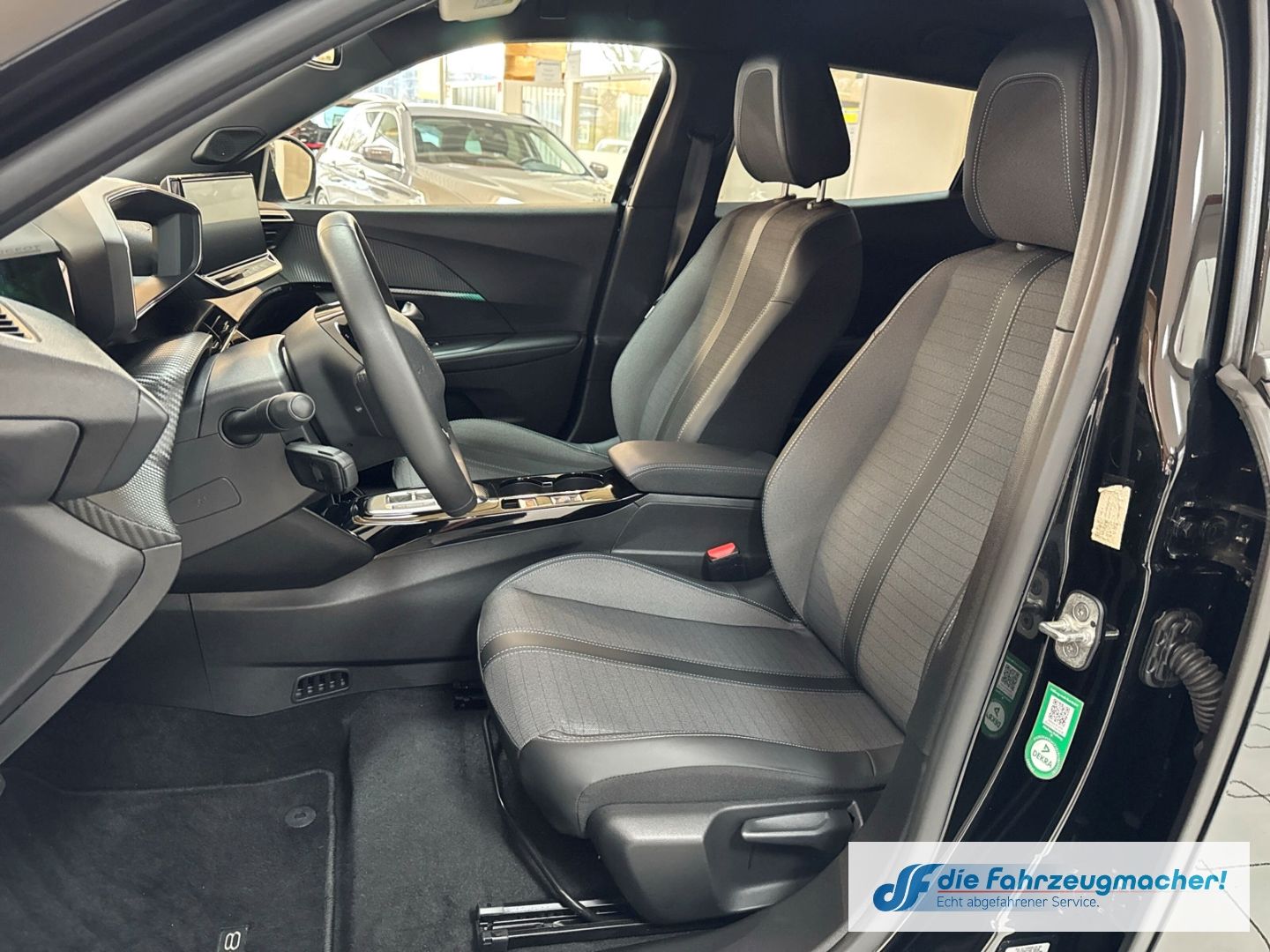 Fahrzeugabbildung Peugeot 2008 e- Allure Pack Navi LED Apple CarPlay Andro