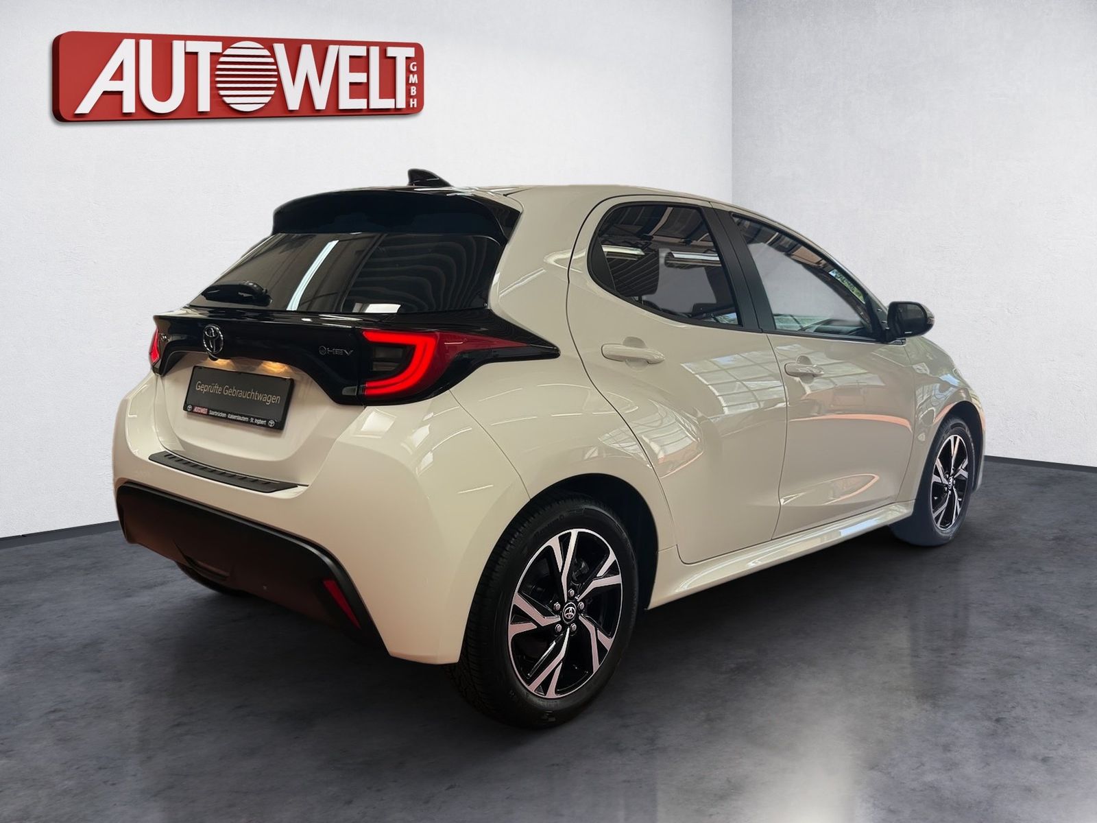 Fahrzeugabbildung Toyota Yaris 1.5 Teamplayer m. Comfort-Paket LED,SHZ,Ka